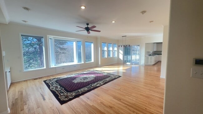 Building Photo - Beautiful 3 Bedroom home in the Mountain Meadows Community