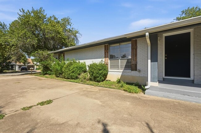 Photo - 2712 St Edwards Cir