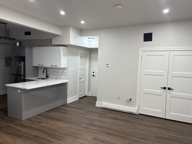 Photo - 52 Charlton Ave W Unit 1