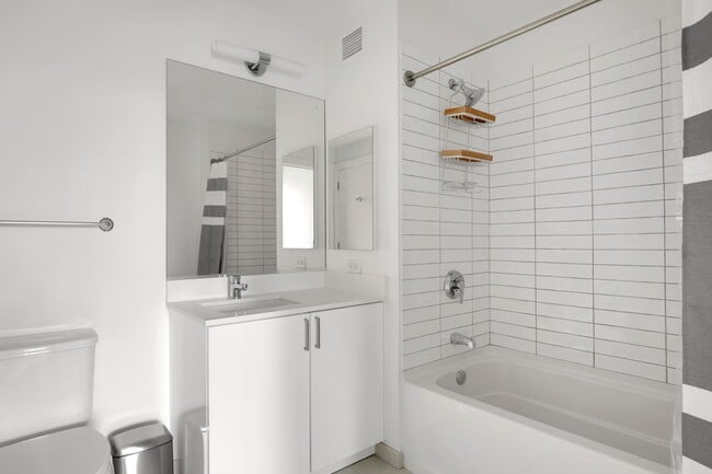 Photo - 338 S Halsted St