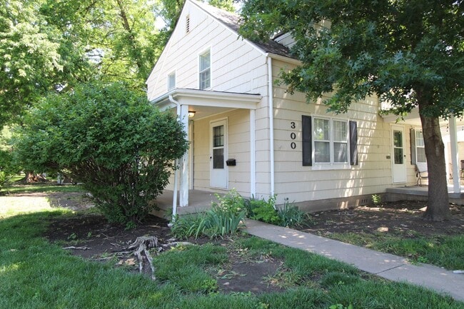 Building Photo - 2 Bedroom Duplex in North Kansas City