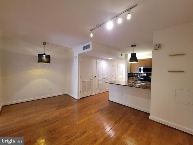 Building Photo - 616 E St NW Unit 1007