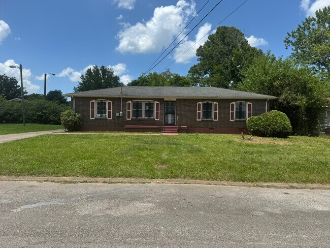 Building Photo - 3004 Lytle Dr