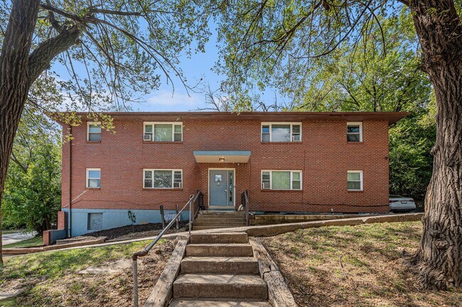 Building Photo - **HALF OFF FIRST MONTH'S RENT** Charming 2... Unit 1616 #03 Rental