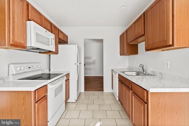 Building Photo - 561 Florida Ave Unit 204