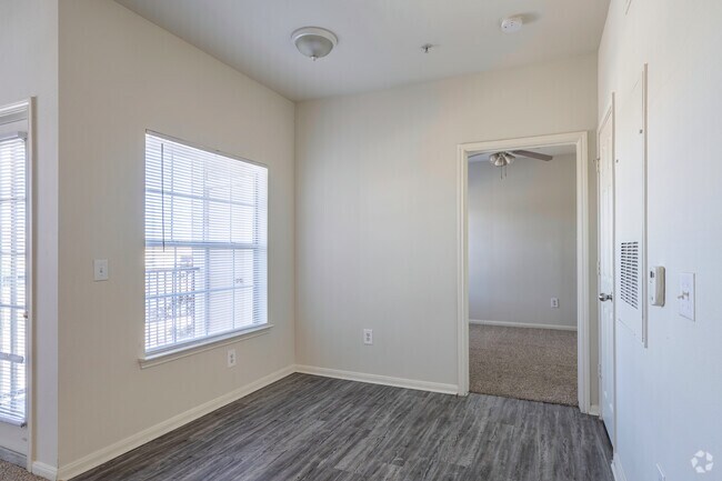 1BR, 1BA - 697SF