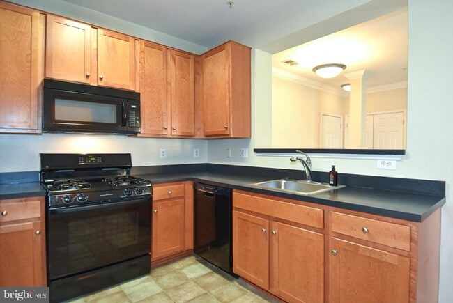 Photo - 4850 Eisenhower Ave