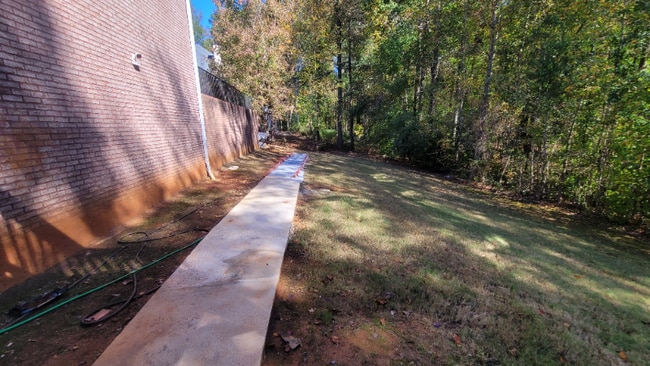 Photo - 2750 Wellington Way SE