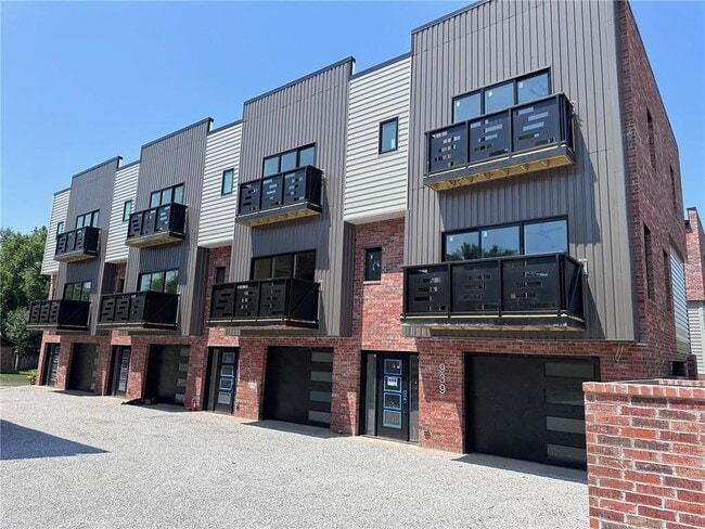 Photo - 929 SE 10th St