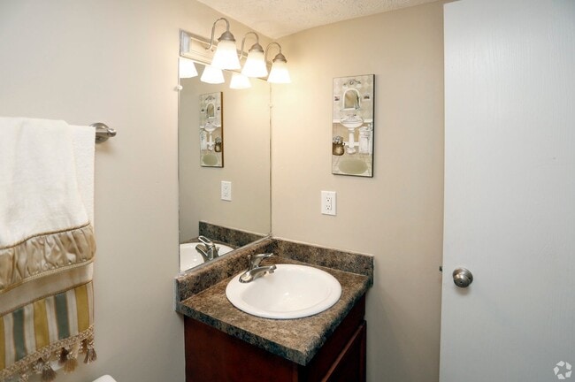 Photo - English Village Apartments