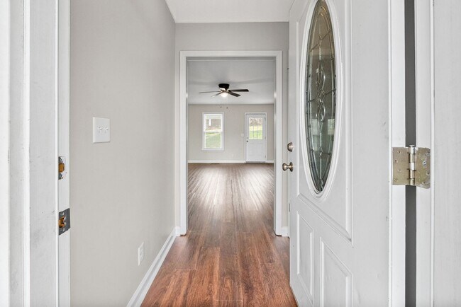 Photo - Pet Friendly Three Bedroom!