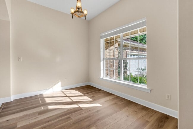 Photo - 1630 Oakmont Cir