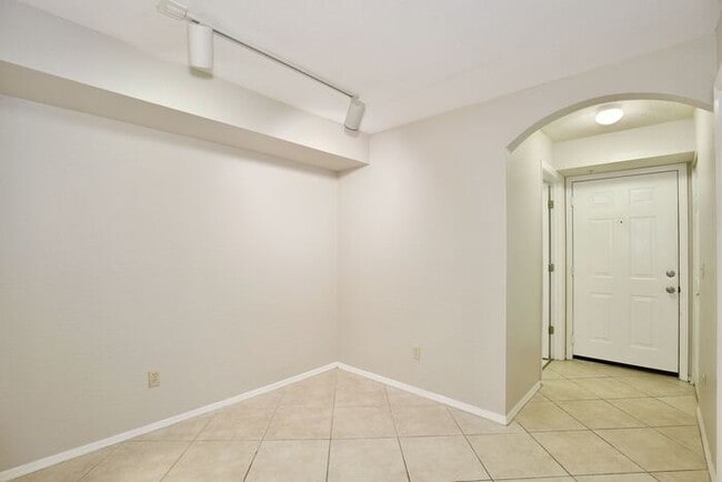 Gorgeous 2/2 Condo with Bonus Room for Office/Den in the Gated Community of Bona Vista - Altamont...
