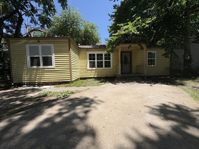 Building Photo - 4647 N Hartford Ave
