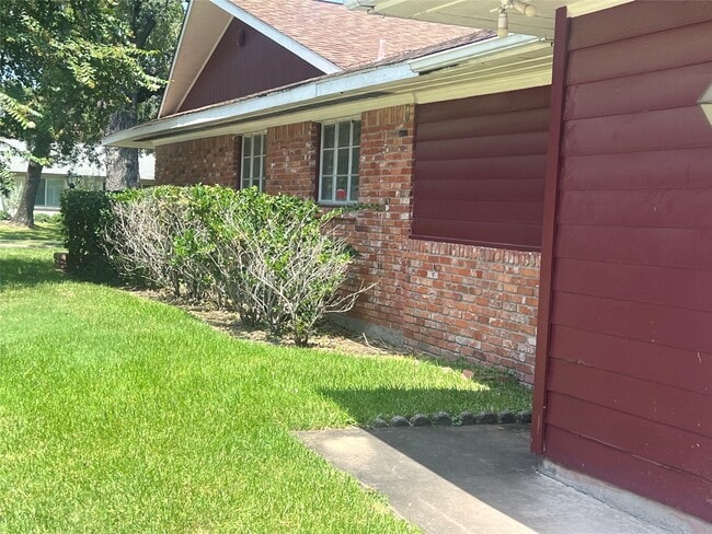 Photo - 3715 Latma Dr