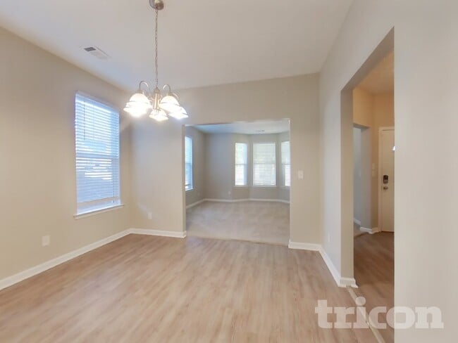 Photo - 4757 Highpoint Way