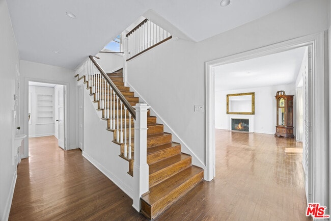 Photo - 2411 St George St