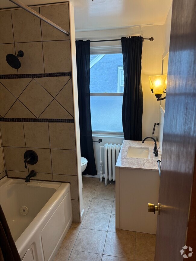 Building Photo - 209 N Wycombe Ave Rental