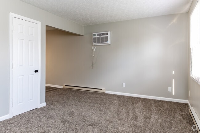 2BR, 1BA - 888SF - Living Room