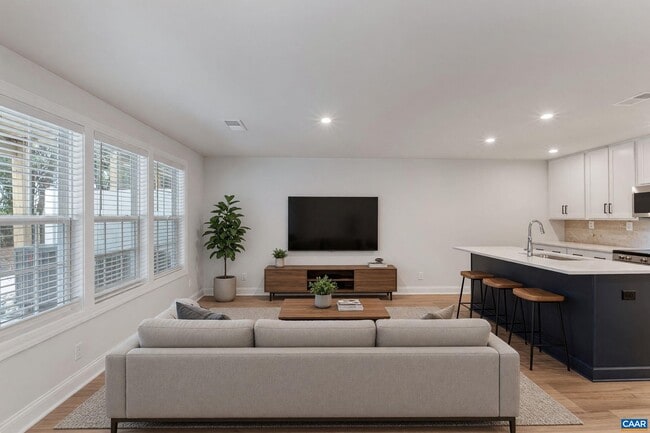 Photo - 2231 Leeham St