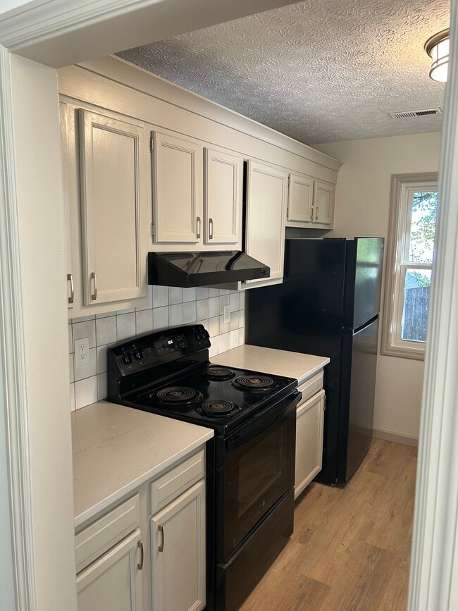 Photo - 722 Washburn Rd NW