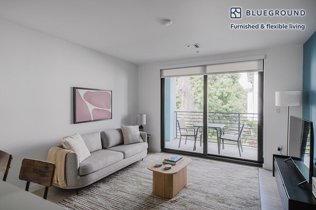 Building Photo - 2201 Polk St Rental