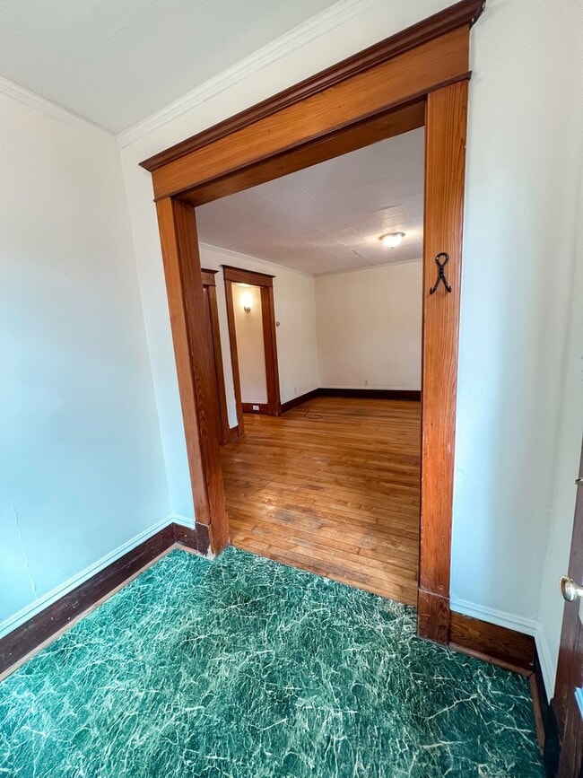 Building Photo - 208 King St Unit 208 King St