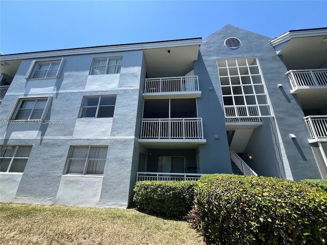 Building Photo - 8580 SW 212th St Unit 104