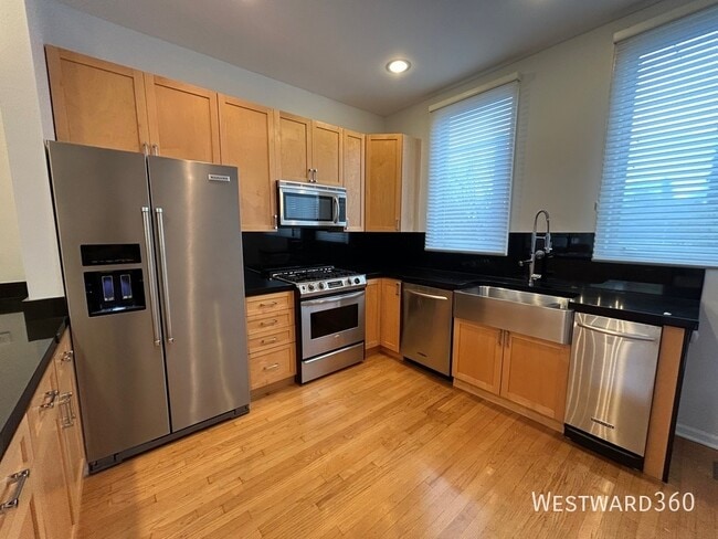 Photo - 1801 W Winnemac Ave