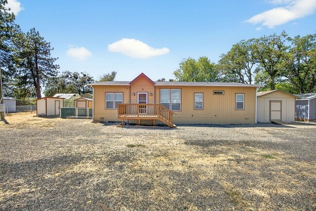 Building Photo - Wilson Tri-Plex Unit B