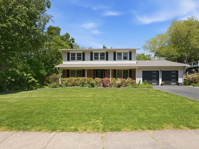 Building Photo - Freshly Refined Home with Generous Space and Timeless Appeal