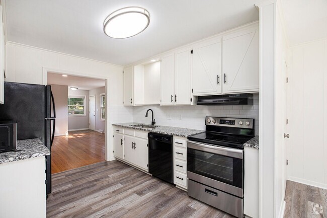 Building Photo - Spacious 3 Bedroom, 2 Bath Duplex with Att... Rental