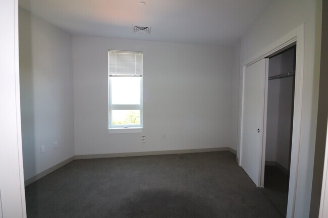 Building Photo - 162 Washington St Unit 1433