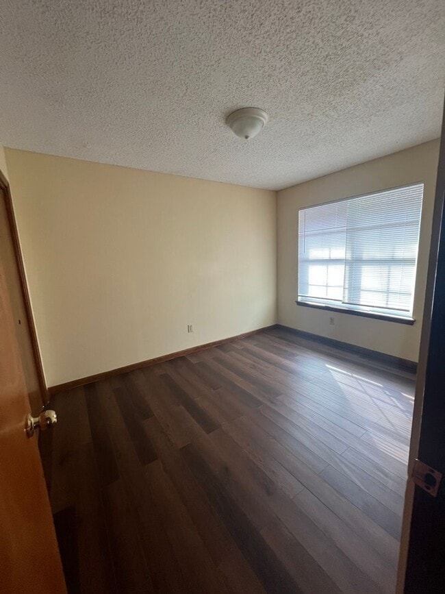 Photo - 2 Bed 1 Bath Apartment for Lease