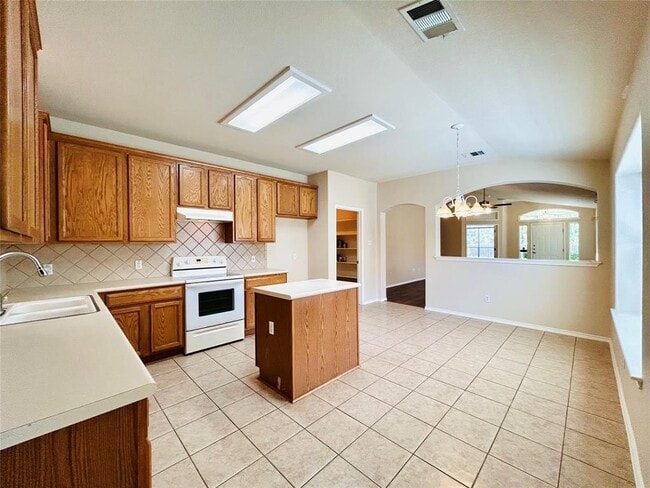 Photo - 468 Clarence Ct
