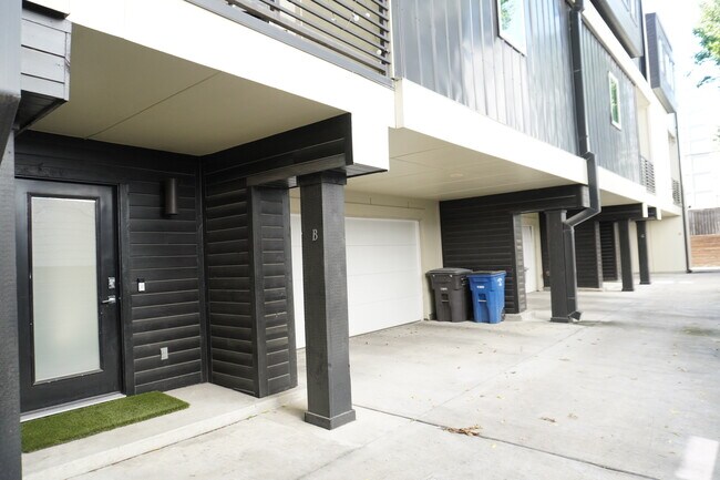 Photo - 5615 Bryan Pky Unidad B Rental