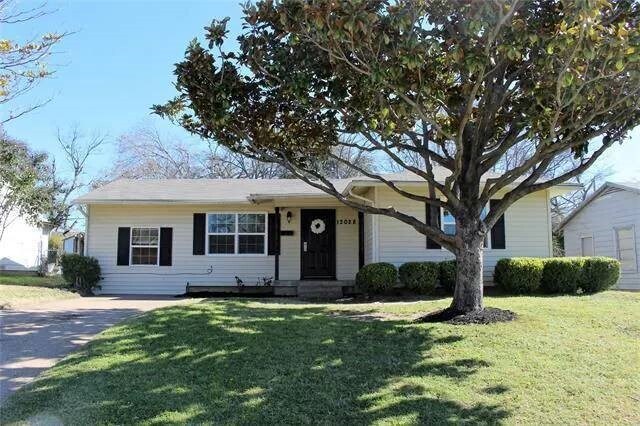 Photo - 12028 Hoblitzelle Dr