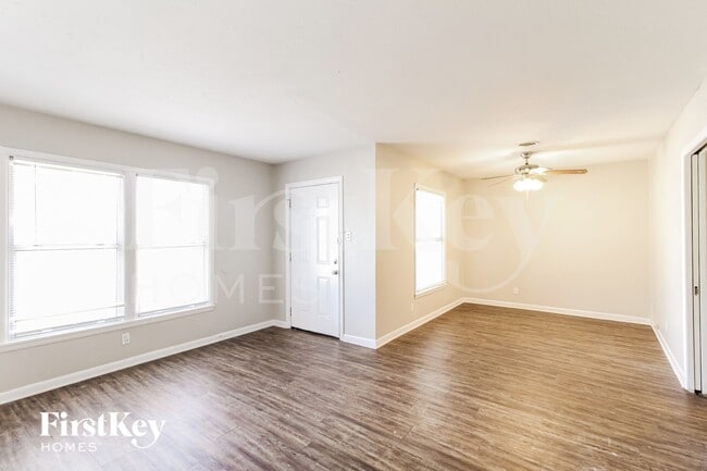 Photo - 3516 Revere St