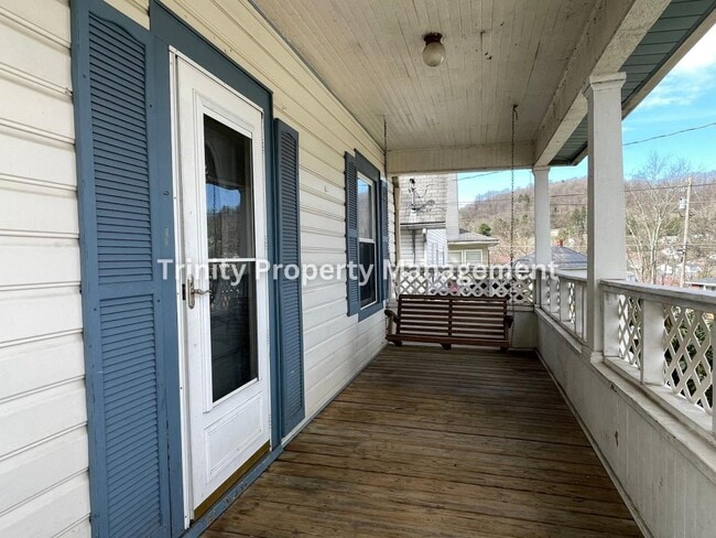 Photo - 331 Simpson Ave