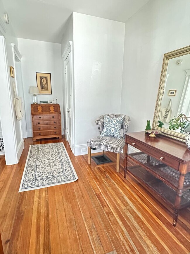 Photo - The Perfect 2bed/1bath with Porch, Private...