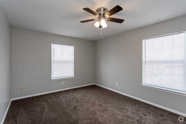 2BR, 1BA - 850 SF