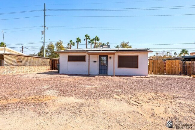 2743 S Mesa Ave