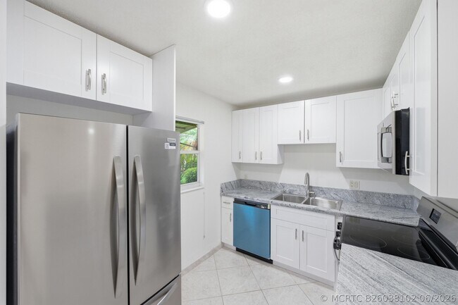 Photo - 28 Seville Dr