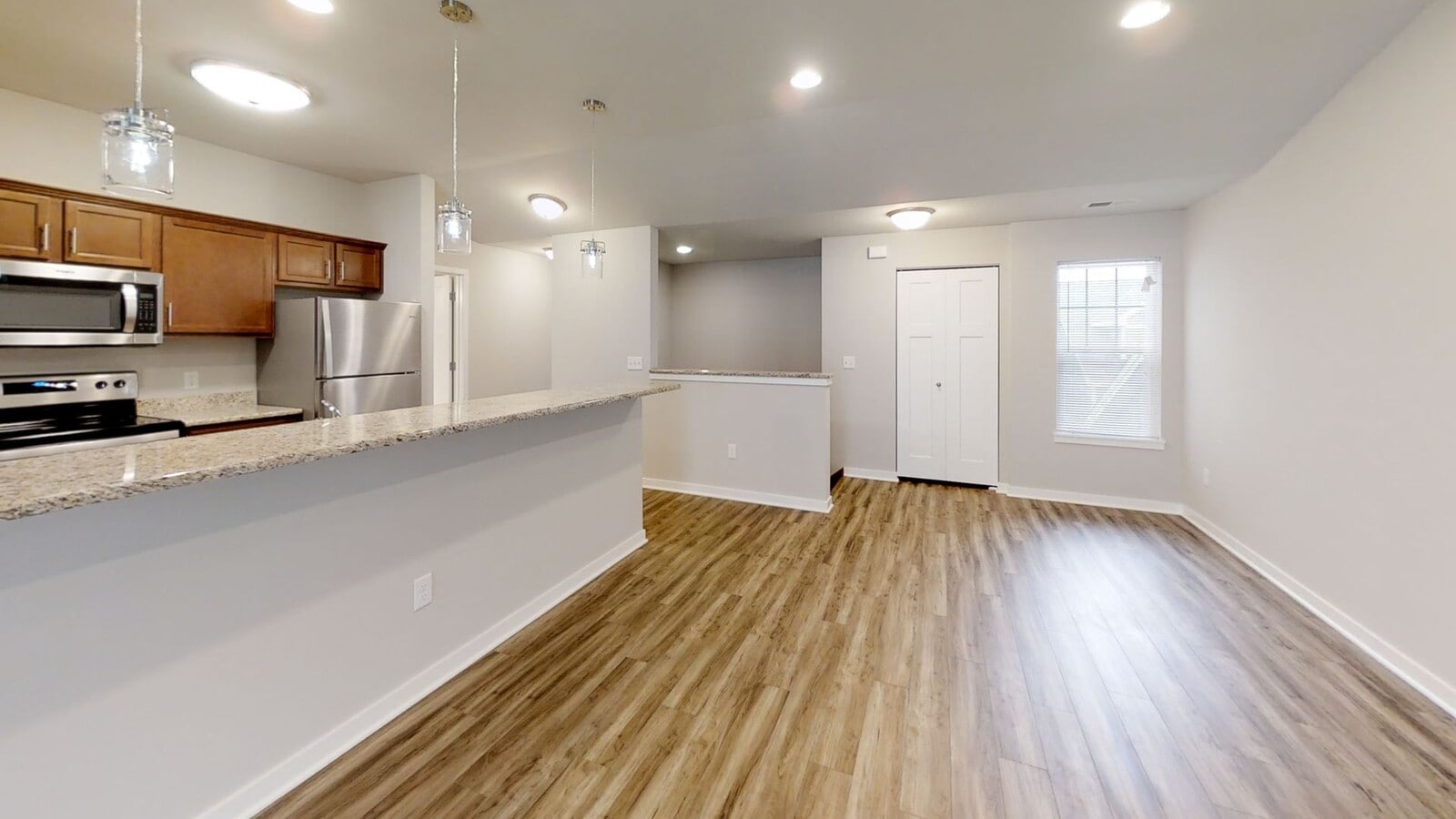 Condo Style Upper 2 Bedroom 2 Bathroom Apartment is Available - Condo Style Upper 2 Bedroom 2 Bathroom Apartment is Available Unit 30