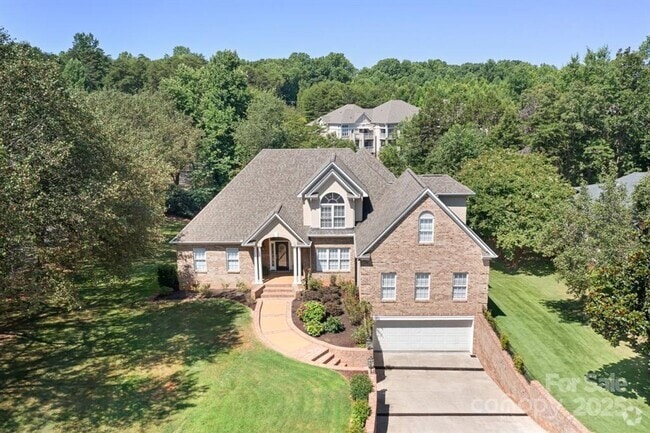 Building Photo - Lakeview Home!