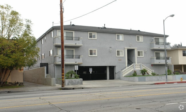 Photo - 13823 Sherman Way