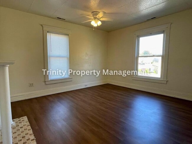 Photo - 639 1/2 W Main St