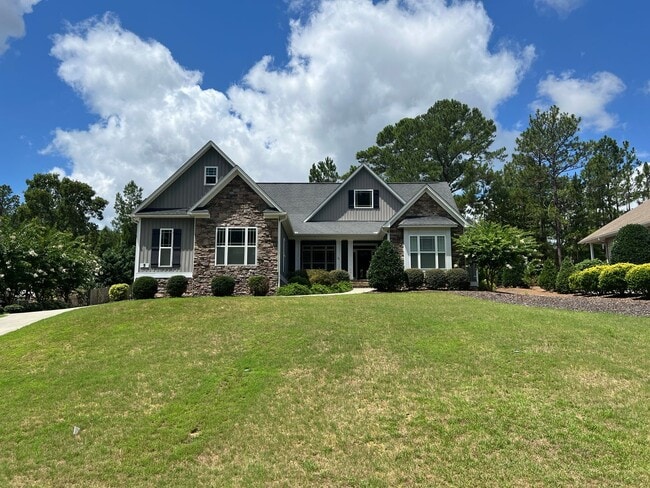 Building Photo - Gorgeous 4 Bed 2.5 Bath Home in Pinehurst