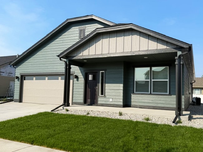 Building Photo - 421 Needlegrass Ln