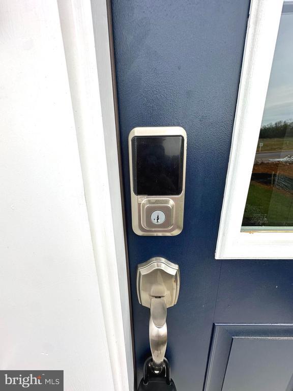 Photo - 369 Huntwell W Ave